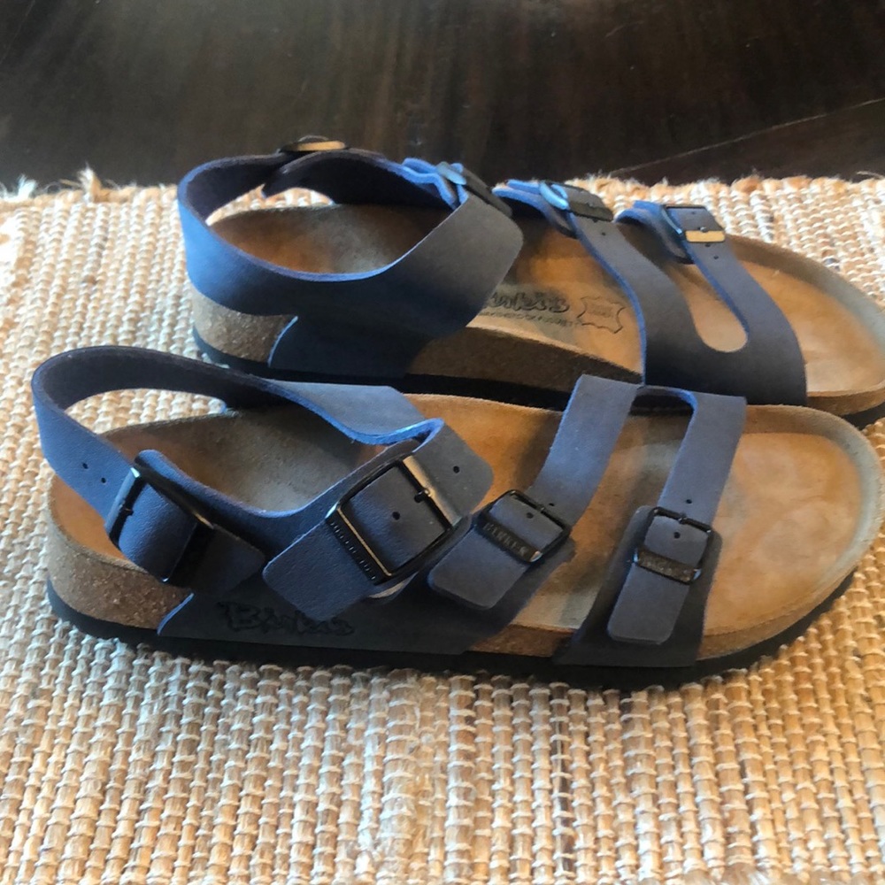 Birki’s by Birkenstock-Navy Strap Slip On Sandal Shoe